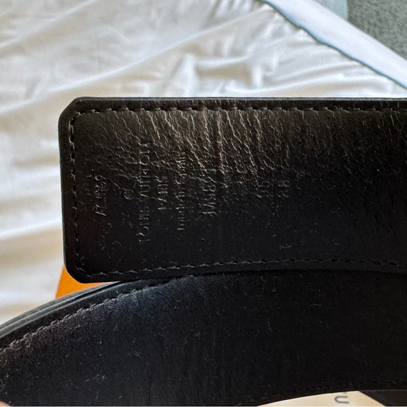 LV Initiales 40MM Reversible - Picture 2 of 5